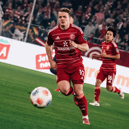 Signiertes Matchworn Heimtriko