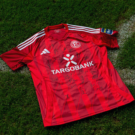 Unterschriebenes Heimtrikot 24