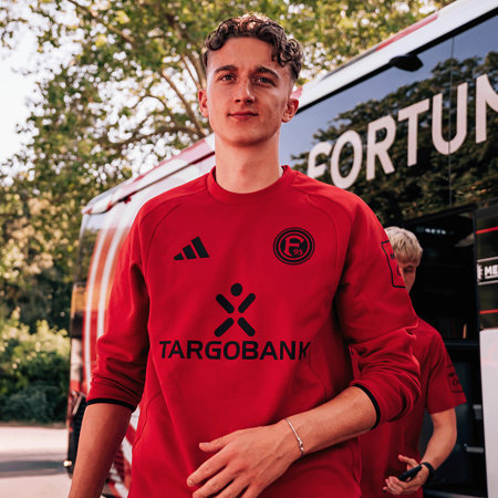 F95 Ausgehpullover "Rotdornweg" 26-27