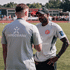 Daniel Thioune im Interview in unserem grauen Shirt (2)